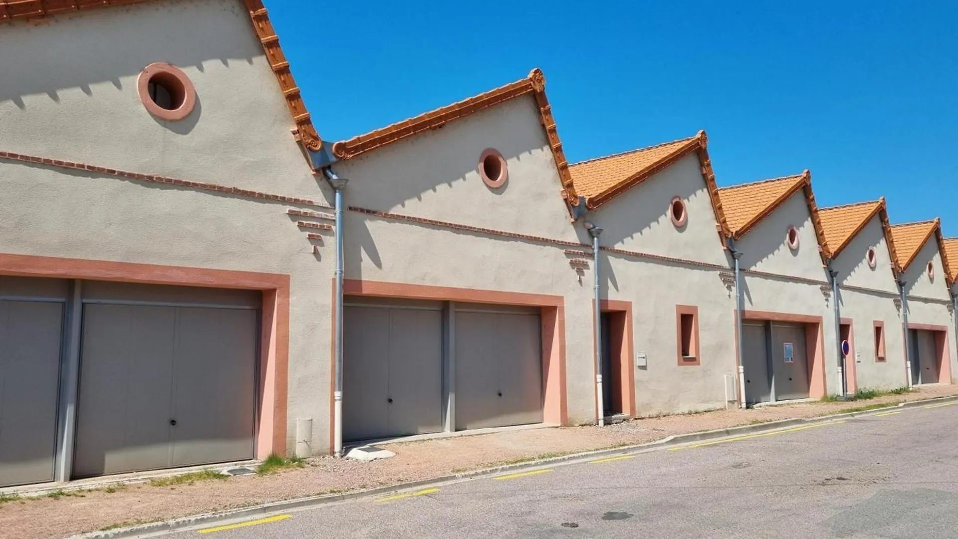Gite Lumineux A Charlieu Avec Spa Privatif Et Terrasse - Fr-1-496-356 France